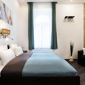 Comfy New At Castle , Budapest Hungría