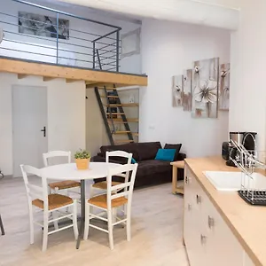 Grand Studio à La Nuitée Appartamento LʼIsle-sur-la-Sorgue